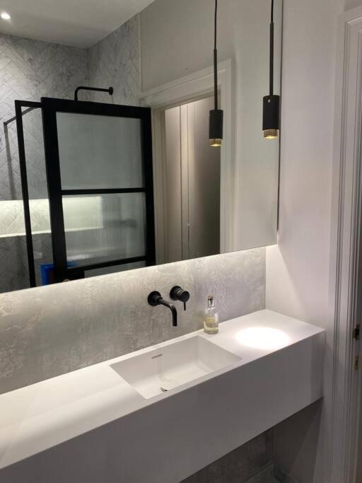 Luxury Georgian Apartment - 5 Minute Walk To Spa Bath Esterno foto