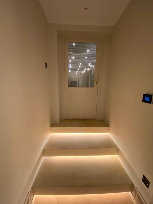 Luxury Georgian Apartment - 5 Minute Walk To Spa Bath Esterno foto