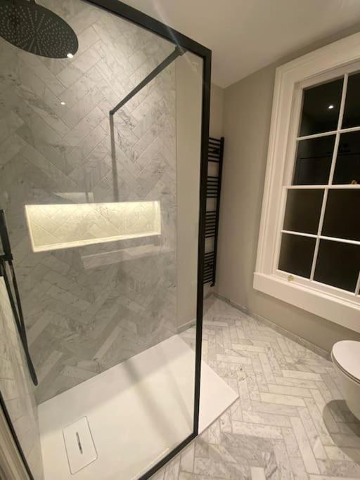Luxury Georgian Apartment - 5 Minute Walk To Spa Bath Esterno foto
