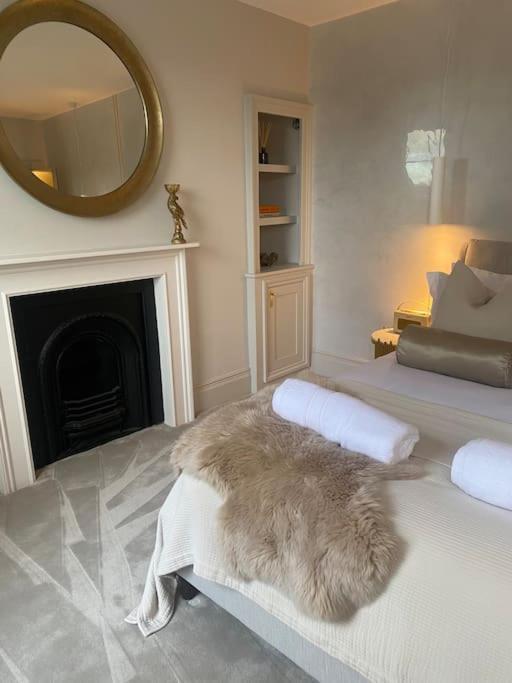 Luxury Georgian Apartment - 5 Minute Walk To Spa Bath Esterno foto