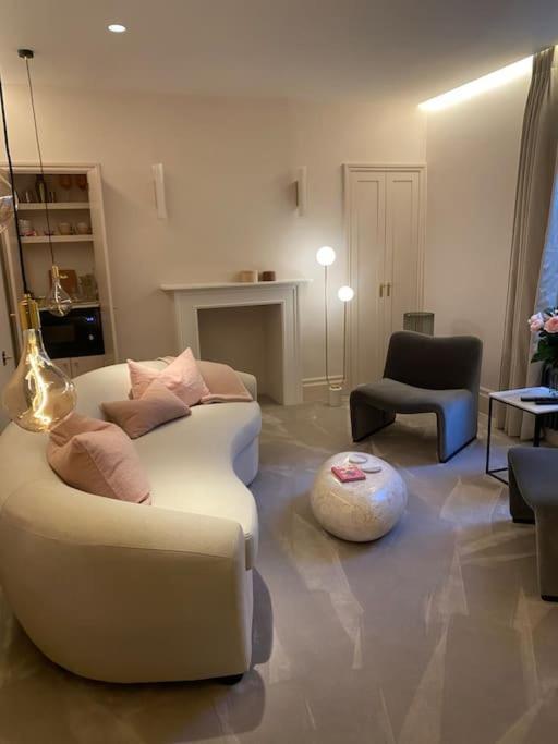 Luxury Georgian Apartment - 5 Minute Walk To Spa Bath Esterno foto