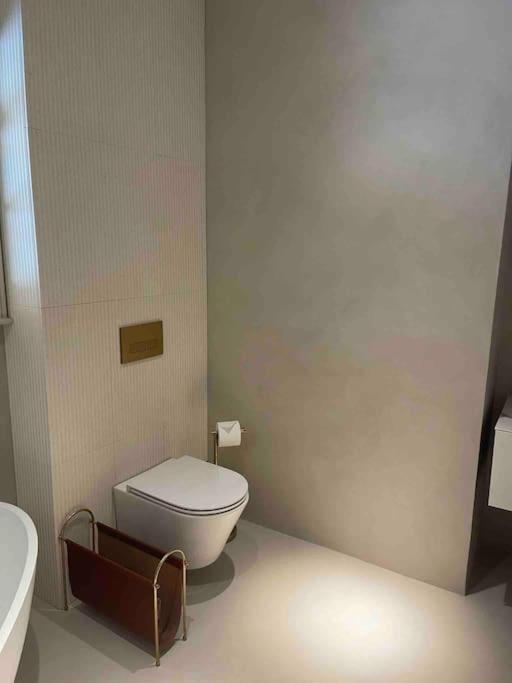 Luxury Georgian Apartment - 5 Minute Walk To Spa Bath Esterno foto