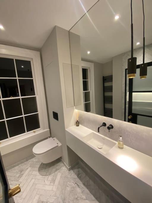 Luxury Georgian Apartment - 5 Minute Walk To Spa Bath Esterno foto
