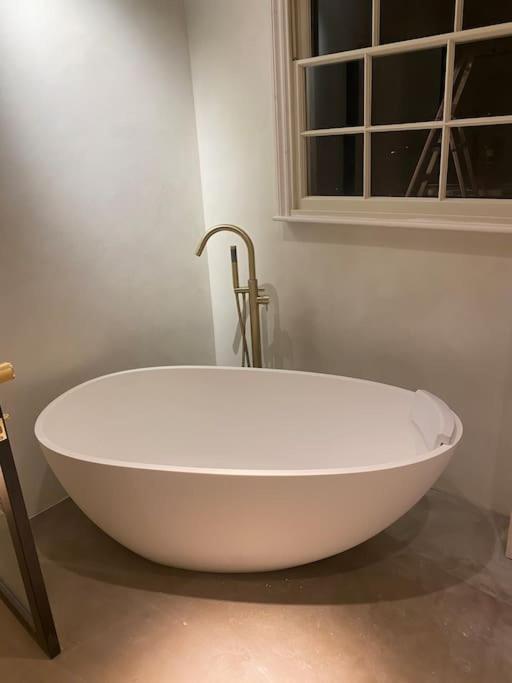 Luxury Georgian Apartment - 5 Minute Walk To Spa Bath Esterno foto